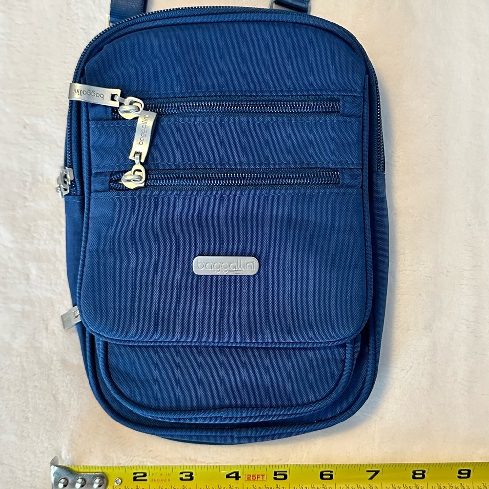 Baggallini cross body! Like new!